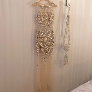 JVN Jovanni Size 6, Prom Dress. Never worn New. Gold in Color.